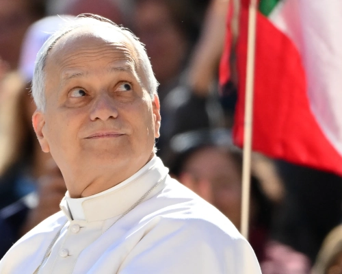 Leão XIV se torna o primeiro papa em exercício a votar em uma eleição nacional